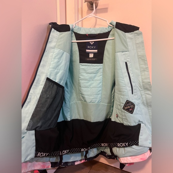 Roxy Essence 2L GORE-TEX Snow Jacket (XS) - Picture 2 of 5